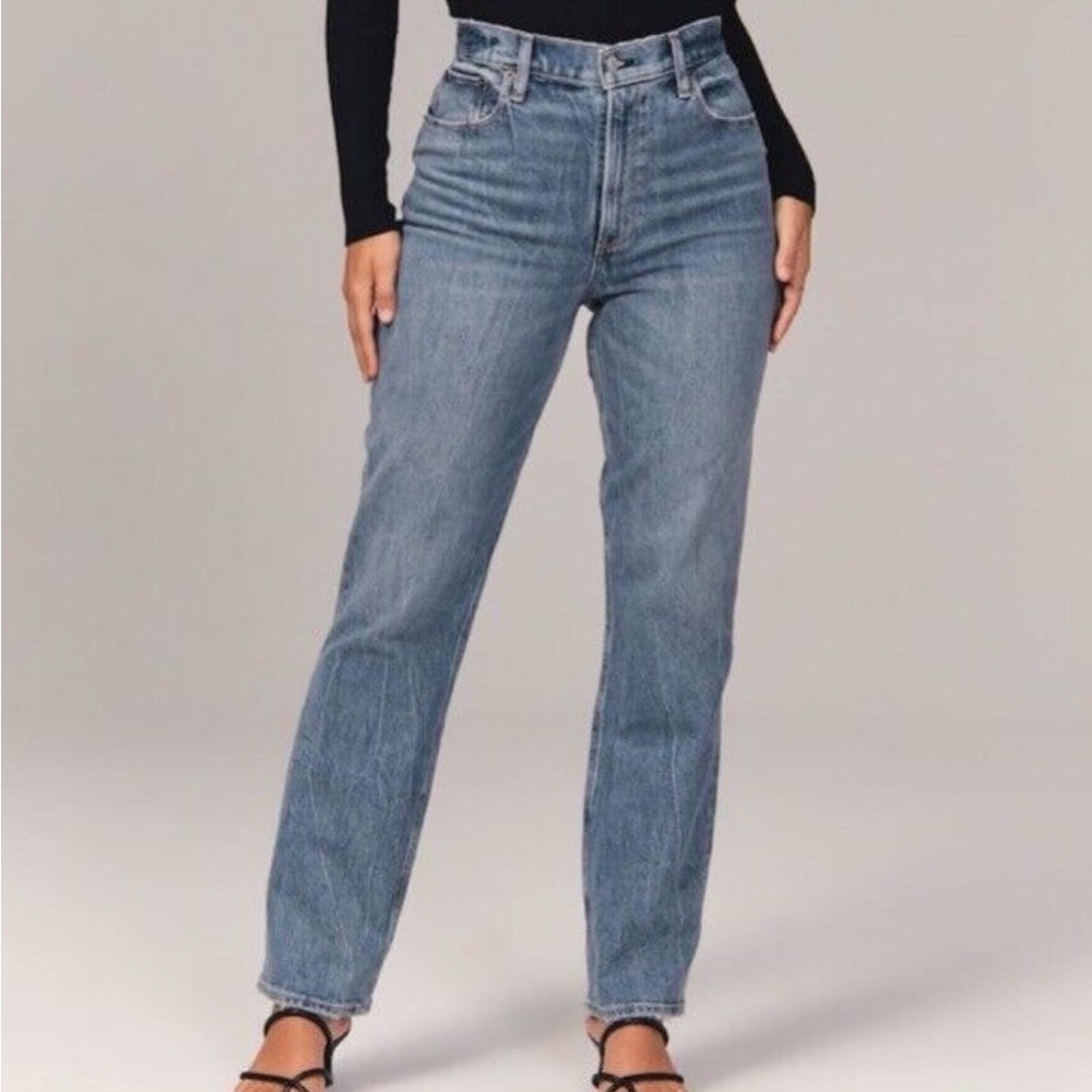 Abercrombie Curve Love 90s Ultra High Rise Straight Jeans